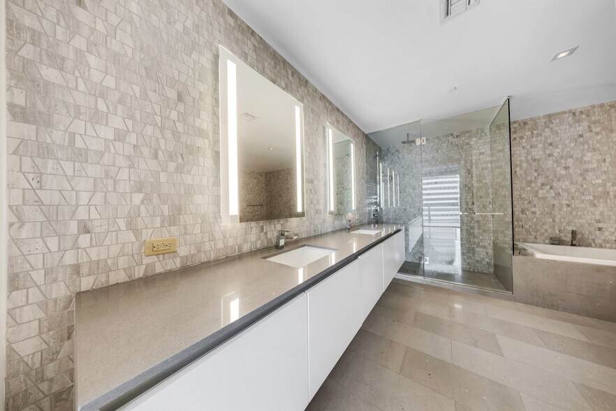 Building Photo - 88 SW 7th St