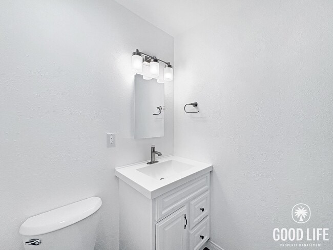 Building Photo - Bright, Newly Renovated 2BR in Peaceful UTC Community