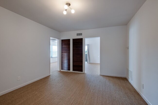 Building Photo - Renovated 1/1 Mid-Century Gem in Historic Monte Vista