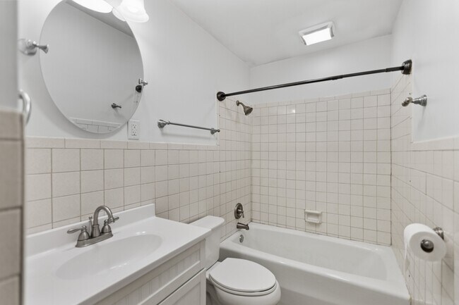 Building Photo - 2123 Fenwood Dr