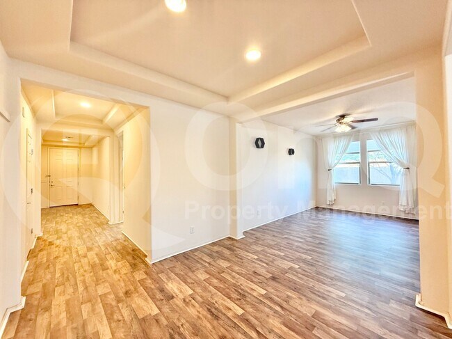Building Photo - 7704 S 23rd Ln