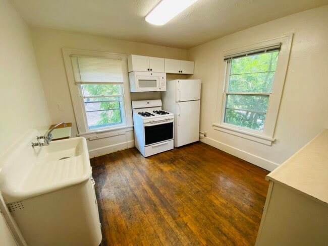 Building Photo - Private Room 714