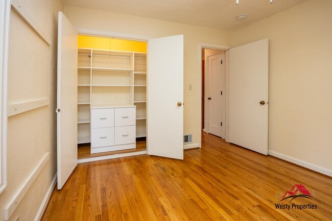 Building Photo - 3205 NE Davis St