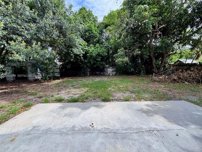 Building Photo - 1801 NE 50th St