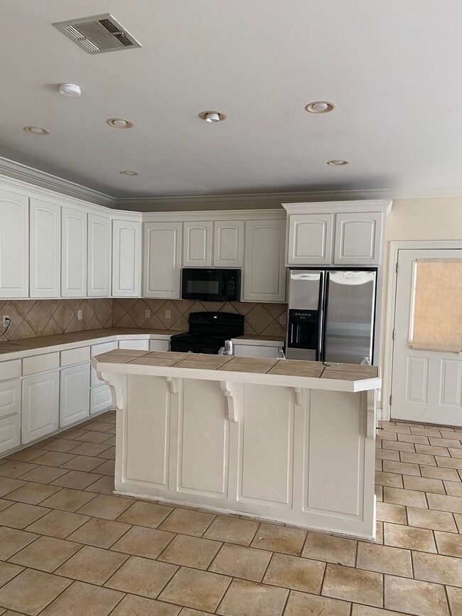 Kitchen with island bar, garbage disposal and dishwasher - 308 Thatcher Ln
