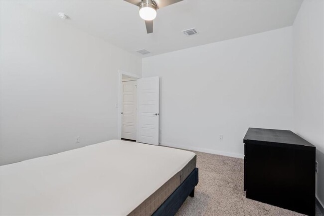 Primary Photo - 3020 Louris Ln