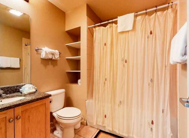 Building Photo - Beautiful 2 Bed, 2 Bath Fully Furnished Co...