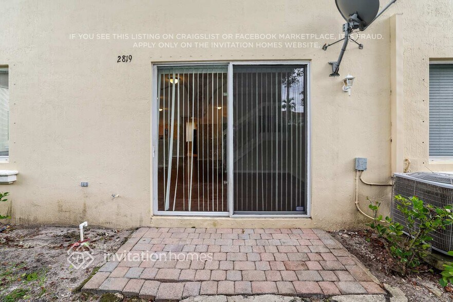 Building Photo - 2819 S Evergreen Cir