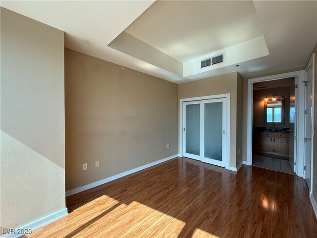 Building Photo - 4575 Dean Martin Dr