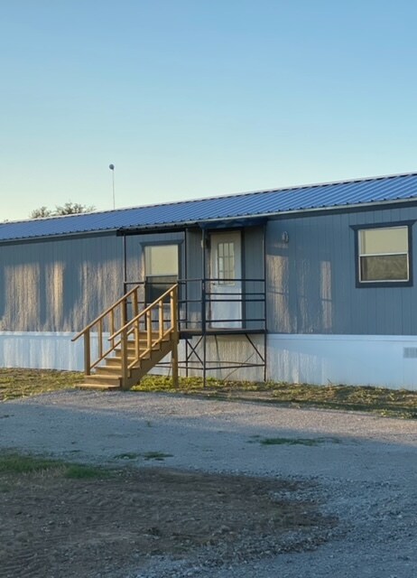 Building Photo - Early Bird Estates Unit #18