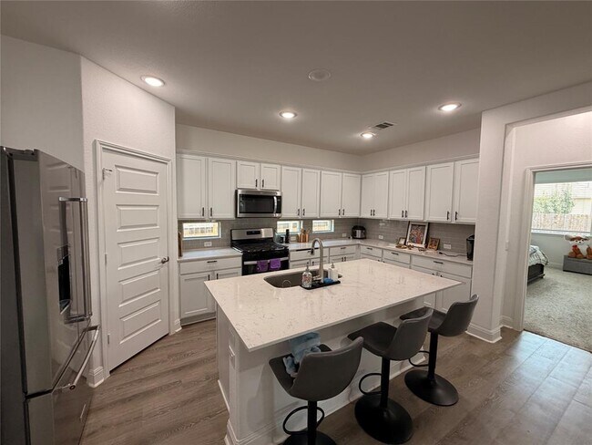 Building Photo - 18017 Stefano Dr