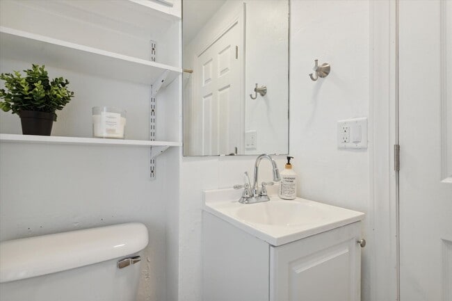 Building Photo - 2107 Schlimgen Ave