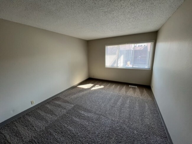 Building Photo - Multi-family Apartment Community