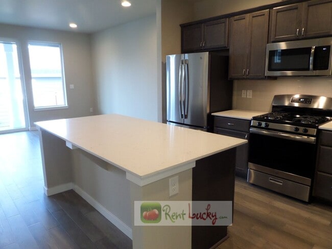 Building Photo - GORGEOUS!! Newer 3 Bedroom Home w/2-Car Ga...