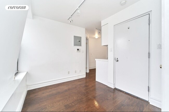 Primary Photo - 224 W 13th St
