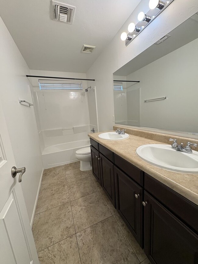 Building Photo - 2,500 sq ft 4 bedroom + Den home in Rancho Sahuarita