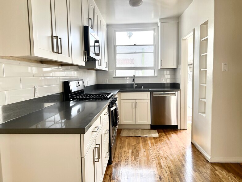 Building Photo - 3371 Tyburn St