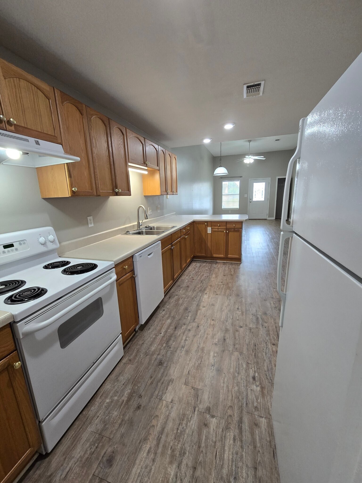 Building Photo - 15127 Deer Creek Dr