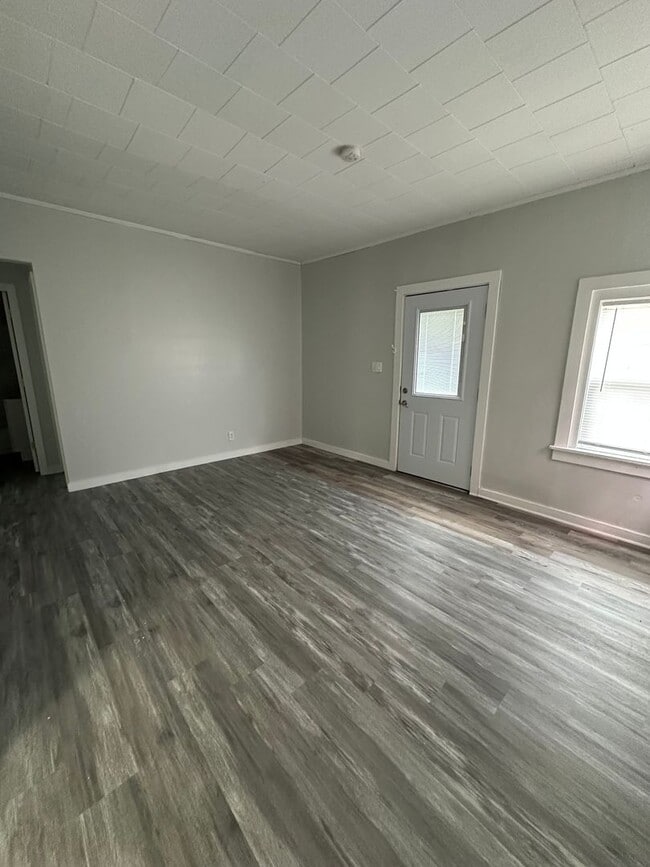 Building Photo - 1547 32nd St NE
