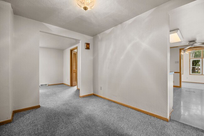 Building Photo - 3401 Seneca Ave