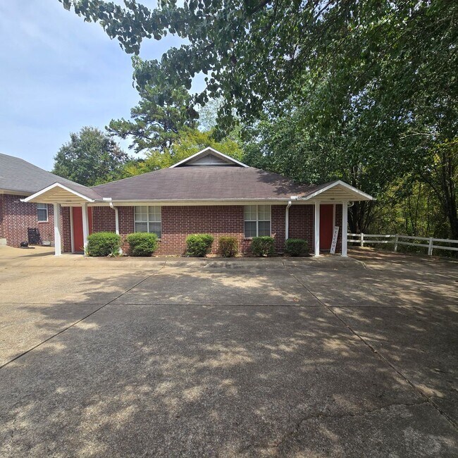 Primary Photo - 2 Bedroom 1 Bath Condo Style Apartment