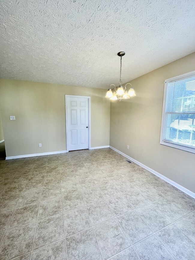 Building Photo - 525 Northwynd Cir