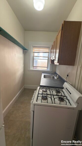 Building Photo - 163 Summer St