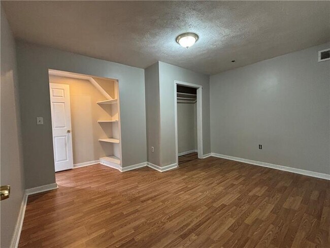 Building Photo - 211 S Wade Ave