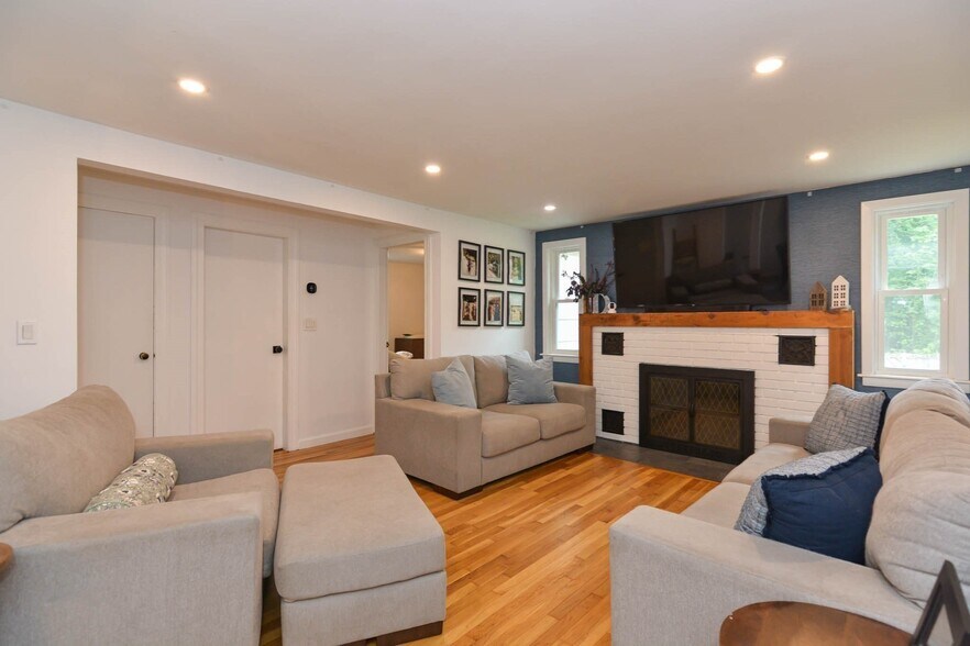 Building Photo - 399 Shawsheen Ave