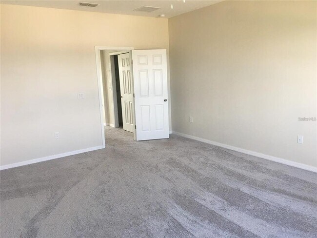 Building Photo - 2510 Sanderling St