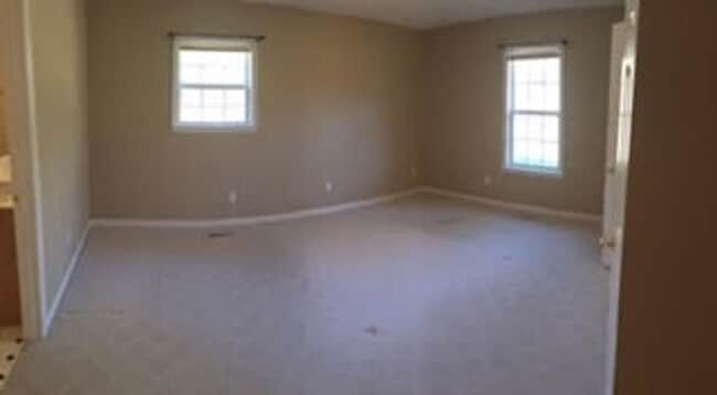 Building Photo - 3 Bed, 2 Bath home with Shop & 3 acres!