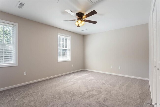 Building Photo - 112 E Highland Ct