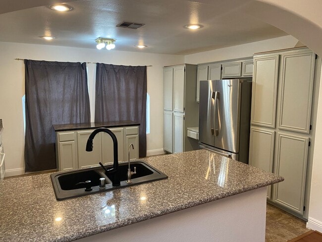 Building Photo - NW!! Single Story!! No Carpet!! No HOA!! B...