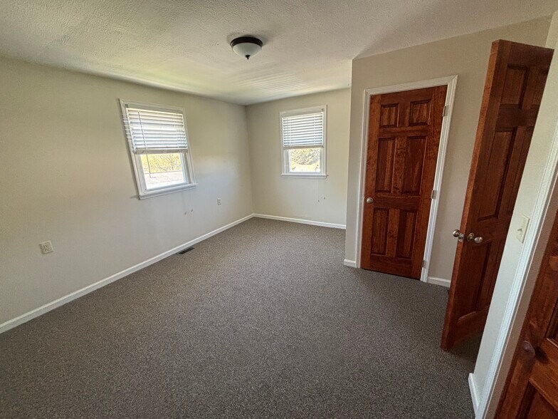 Building Photo - 1205 Headley Ct