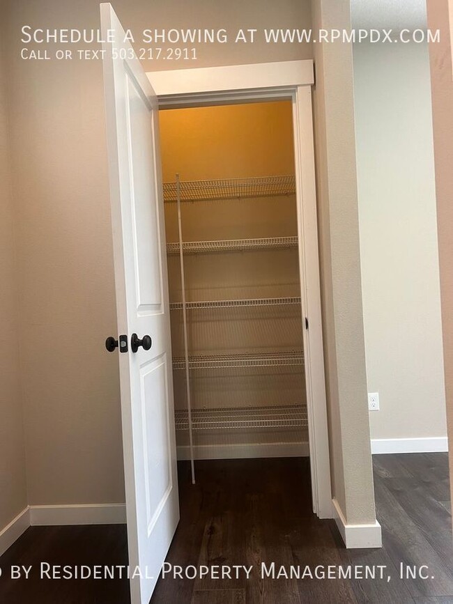 Building Photo - 14075 SW Compass Dr