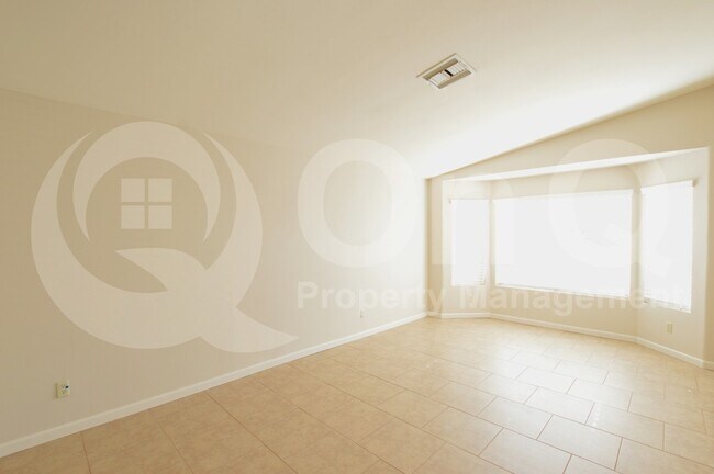 Building Photo - 2718 E Bighorn Ave