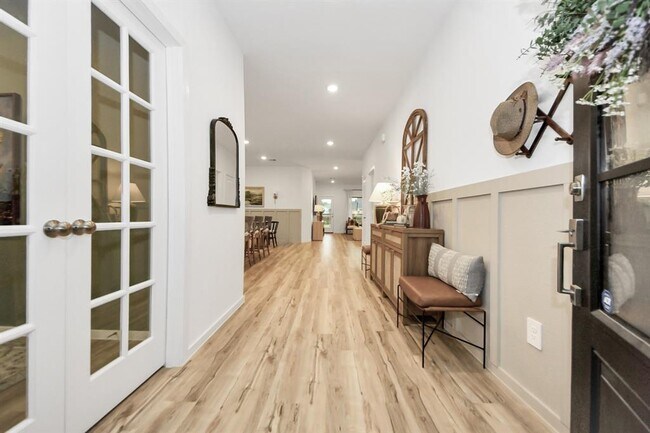 Building Photo - 31703 Daisy Draper Ln