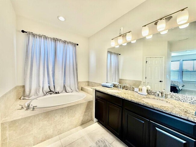 Building Photo - 7832 Red Hickory Pl