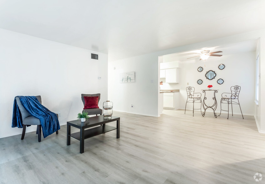 Living Room and Dining Room - Parkway Circle Apartments