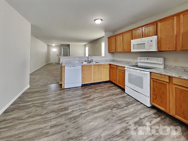 Building Photo - 695 Cross Wind Dr