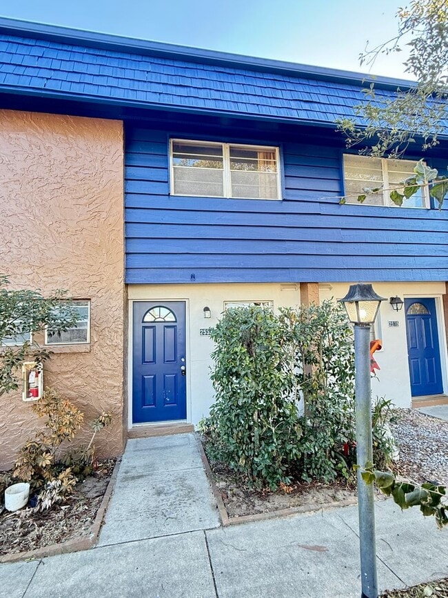 Building Photo - ROYAL OAK TOWNHOUSE