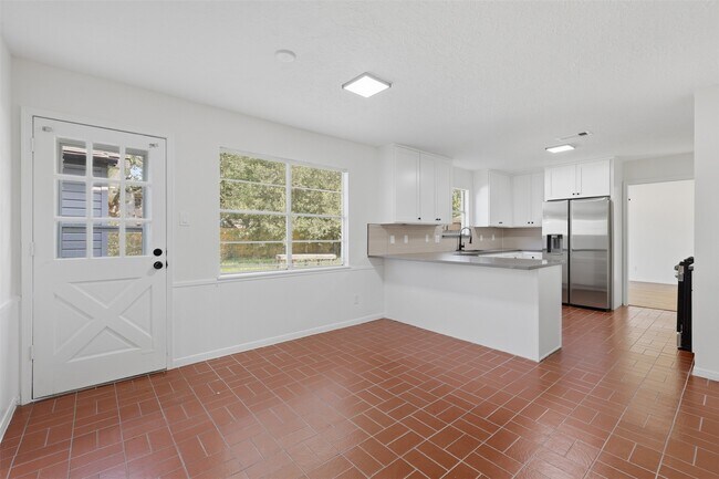 Building Photo - 3930 Cypress Hill Dr