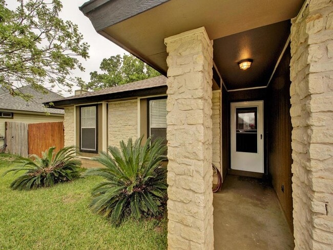 Building Photo - 909 Garden Meadow Dr