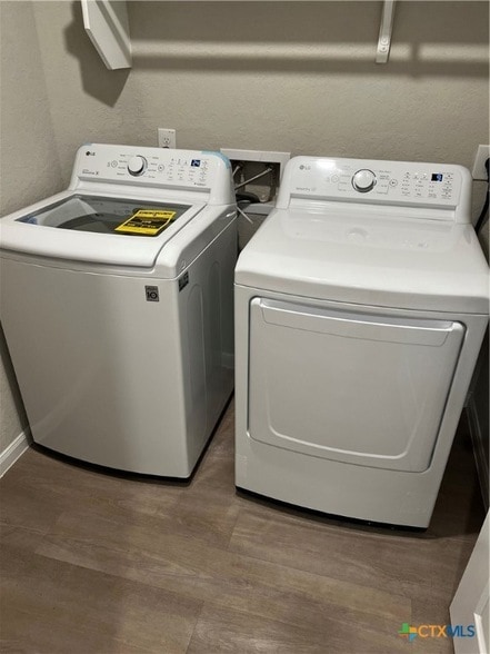 Building Photo - 1945 Redstart