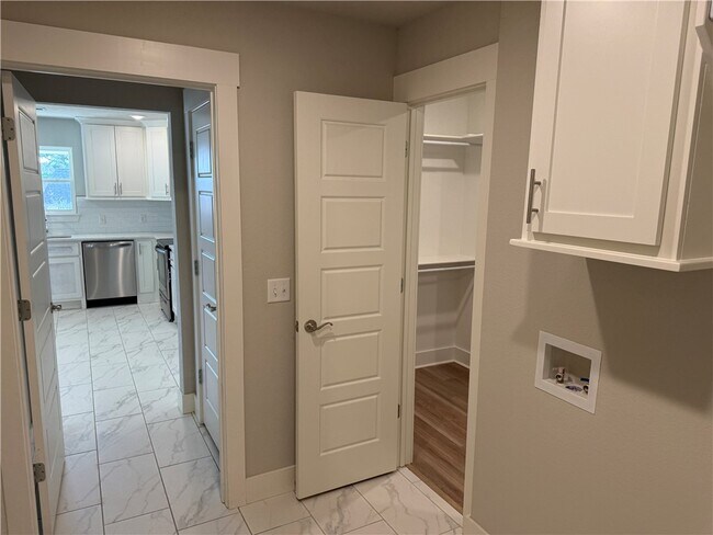 Building Photo - 28 Kincardine Dr