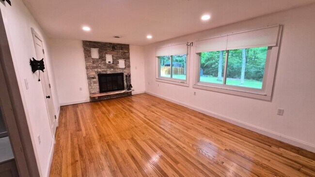 Building Photo - 4211 Sunbeam Ave