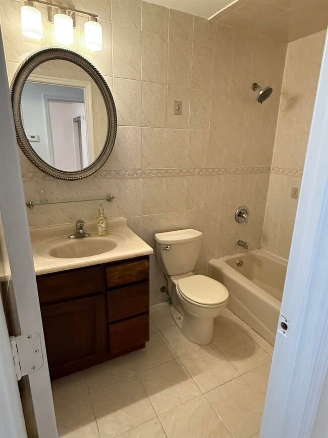 Building Photo - 525 Avenue A