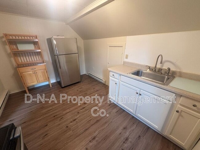 Building Photo - 154 Garibaldi Ave