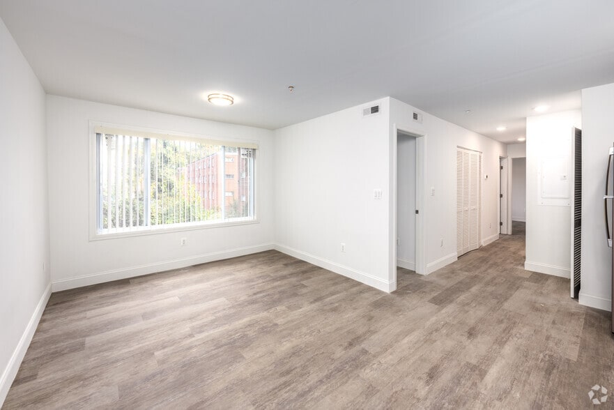 4BR, 2BA - 991SF - Livingroom - Discover Your Dream Home on Anacostia Rd SE!