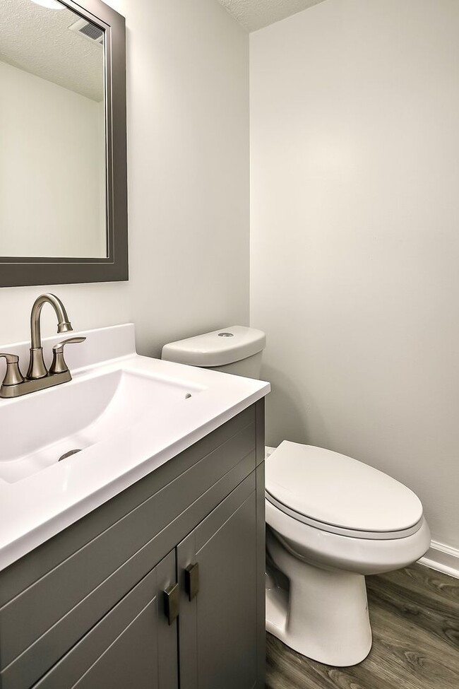 Building Photo - Fully renovated 2-bedroom apartment home available NOW!